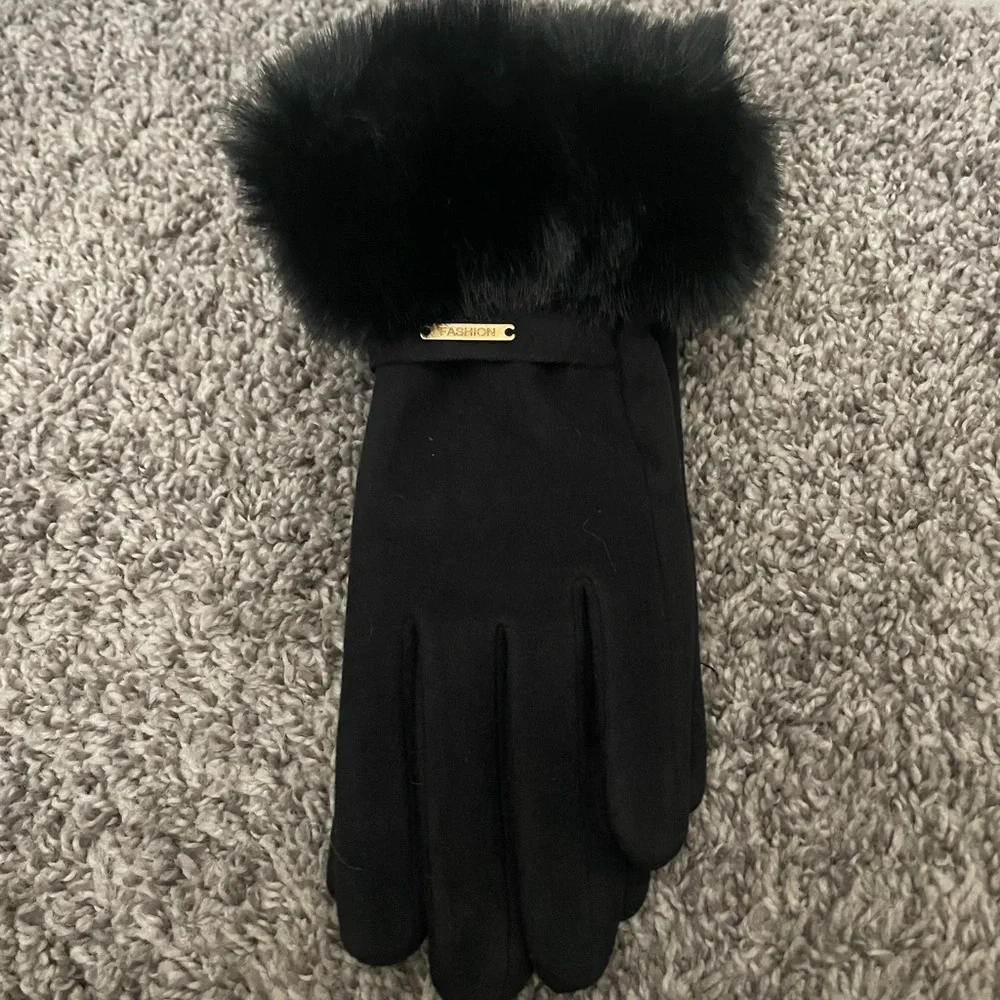 Elegant Black Fur-Trimmed Gloves NWOT with gold accent
